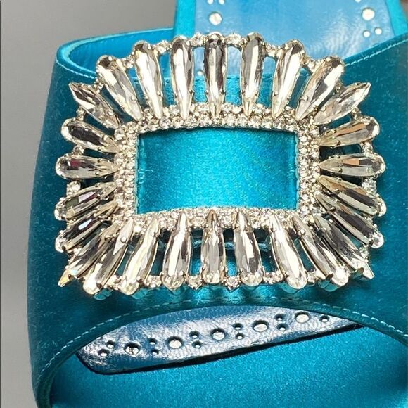 Manolo Blahnik Laalita 50 Embellished Buckle Satin Mules size 39.5 - Picture 9 of 13
